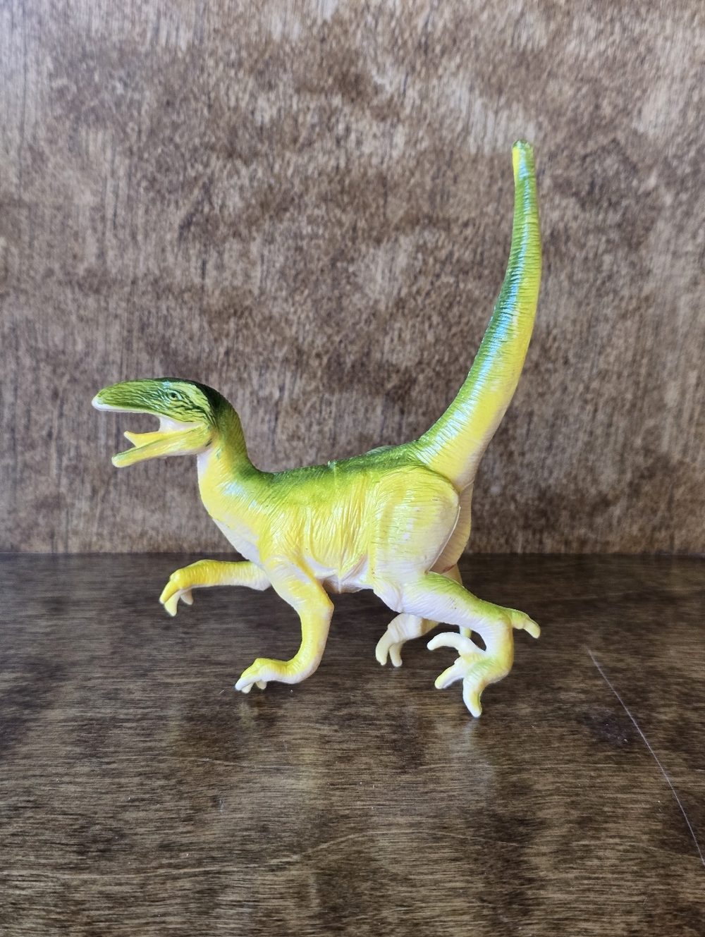 Vintage 1999 Toy Major Velociraptor Dinosaur Molded Mini Figure Plastic Toy